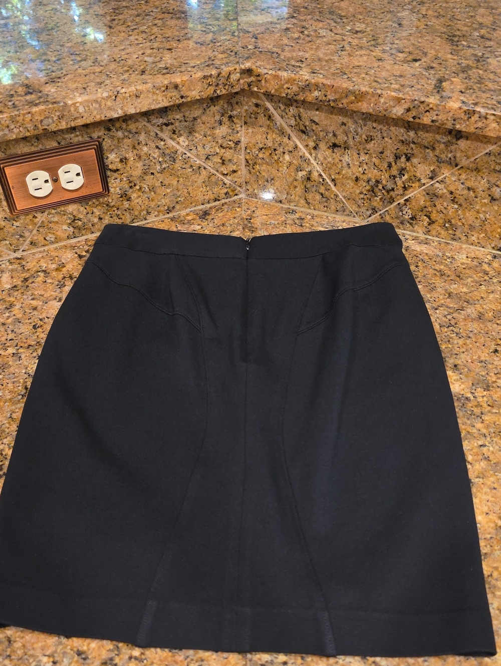 Ann Taylor Black Midi Skirt - SZ 8P - Picture 6 of 6